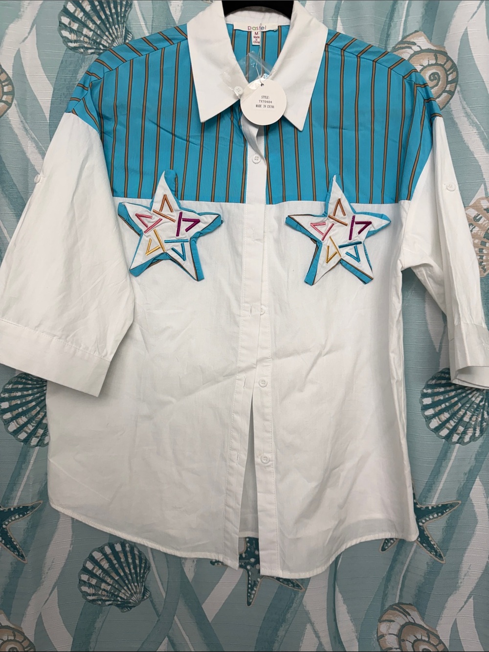 Women’s White & Turquoise Star Appliqué Button-Up Shirt